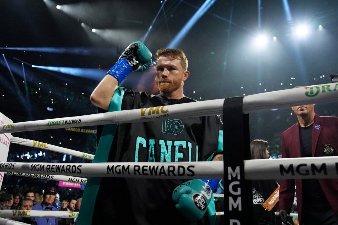 Canelo Álvarez se reúne con la candidata presidencial de México, Claudia Sheinbaum, y manifiesta su apoyo