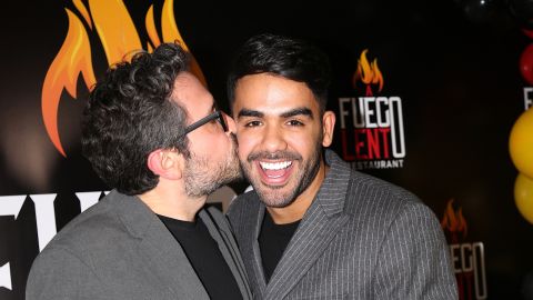 Carlos Adyan, presentador de televisión y su futuro esposo Carlos Quintanillla.