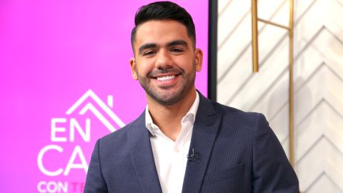 Carlos Adyan, presentador puertorriqueño de televisión.