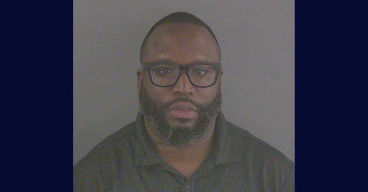 Acusan a trabajador social encargado de cuidar a niños maltratados de agredir a una de las menores