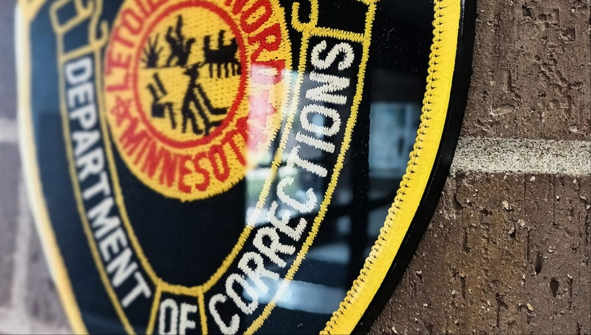 Dos oficiales penitenciarios de Minnesota fueron agredidos por reclusos: la prisión fue cerrada