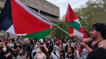 Estudiantes se manifiestan a favor Palestina en un campamento estudiantil establecido en el Instituto Tecnológico de Massachusetts (MIT) este lunes.