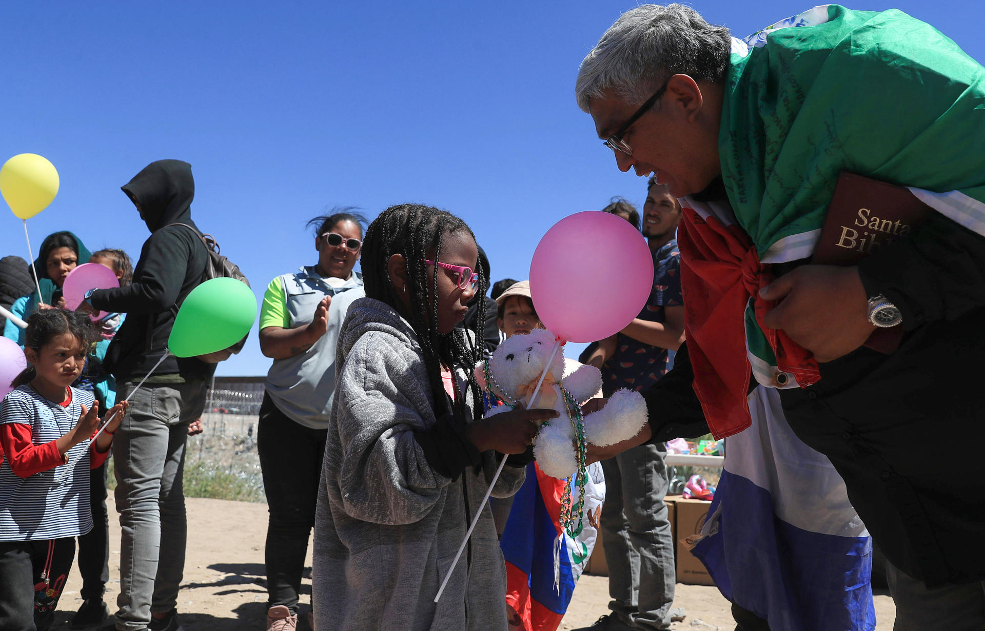 Niños Migrantes Celebraron El Día Del Niño En La Frontera De EE.UU. Y ...