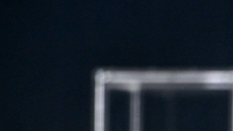 Taylor Swift actuando en un show.