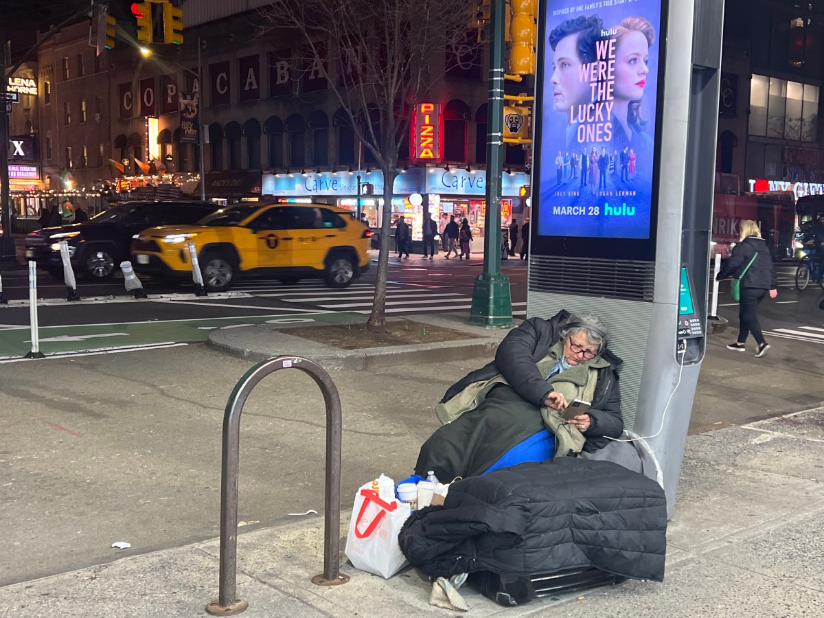 Adultos mayores de Nueva York están pasando hambre, buena parte de ellos sin apoyo pensional