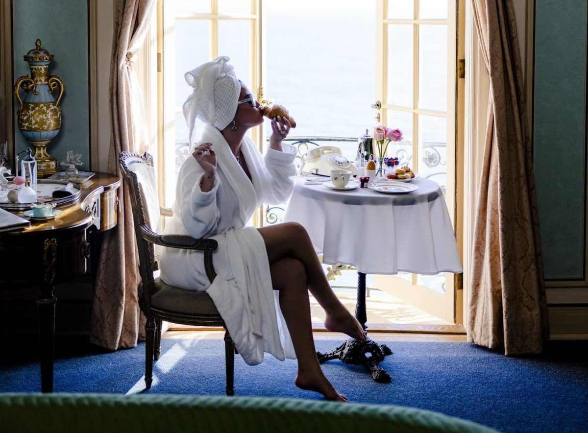 FOTO: Selena Gómez causa gran revuelo con su llegada al Festival de Cannes 2024