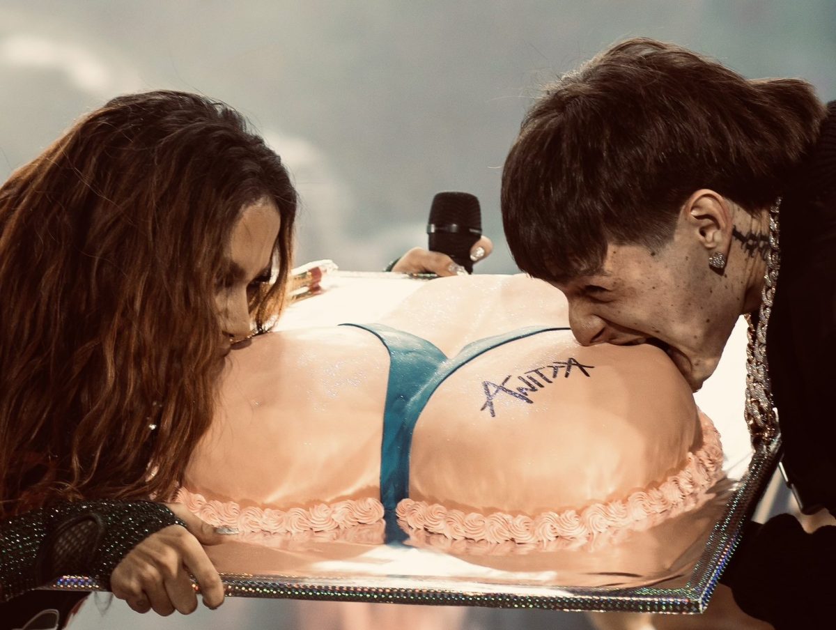 VIDEO: Anitta vuelve a desmentir rumores de romance con Peso Pluma