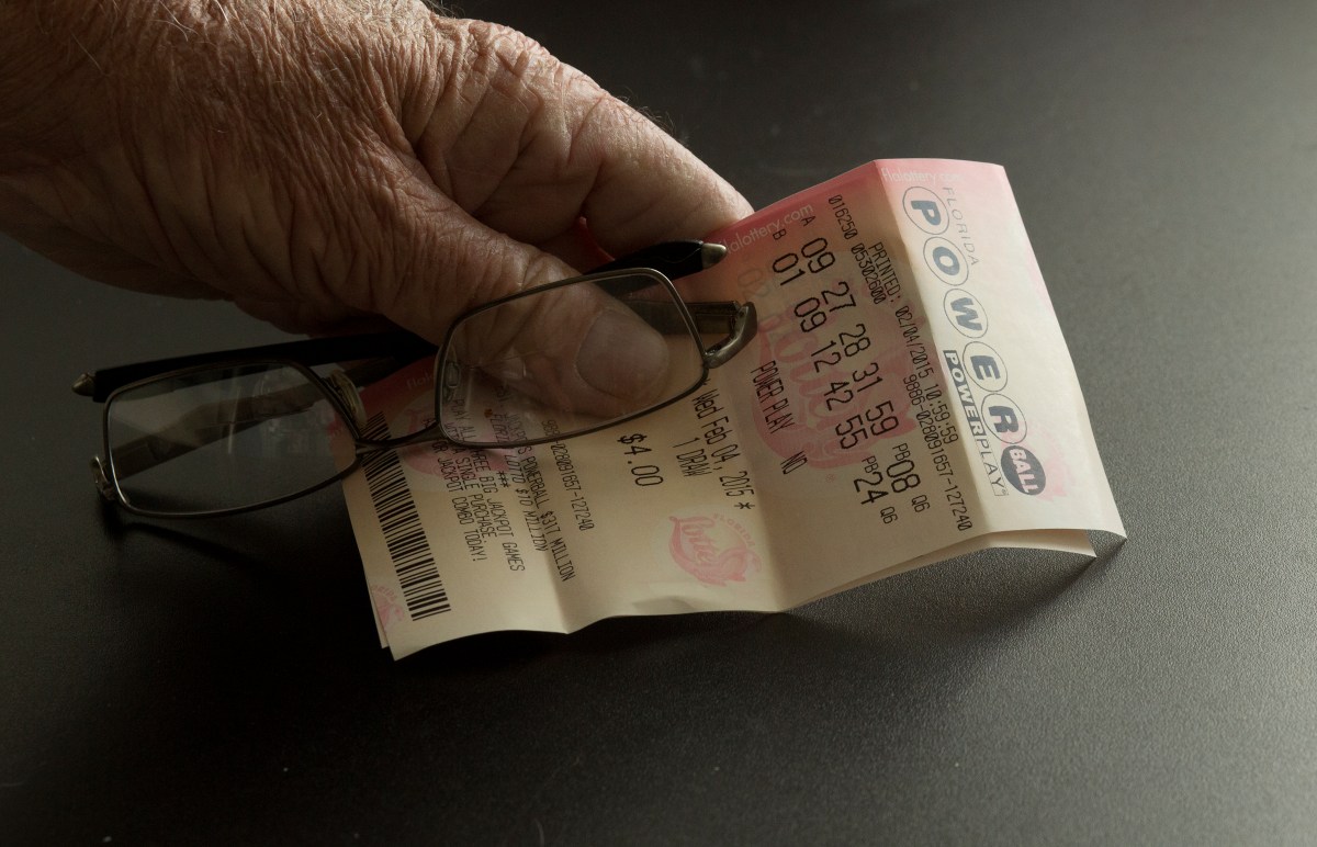 Hombre de Kentucky gana $50,000 en la lotería 3 meses después de que su hija obtuviera $150 mil