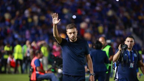 El entrenador cementero se ha ganado el respeto de jugadores históricos de Cruz Azul.