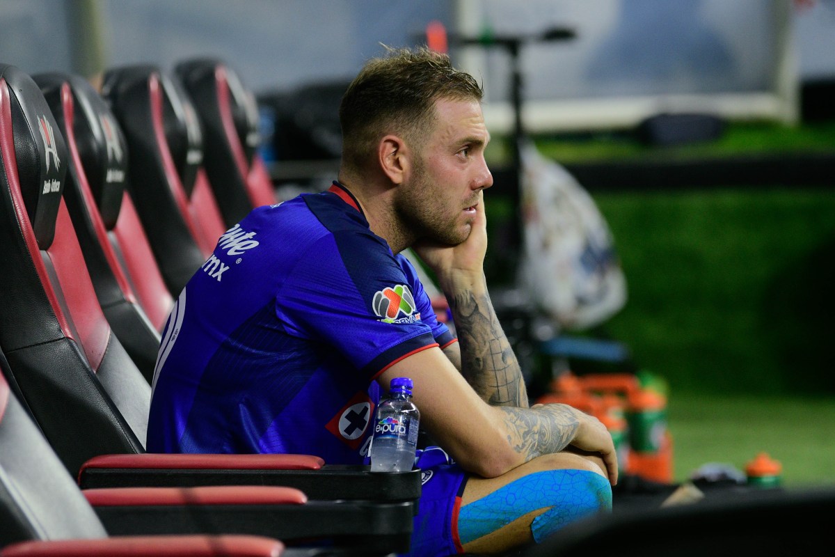 Carlos Rotondi pide perdón a la afición de Cruz Azul entre lágrimas: “Estoy con mucha impotencia”