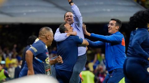 El entrenador se mostró feliz por haber alcanzado la hazaña del bicampeonato.