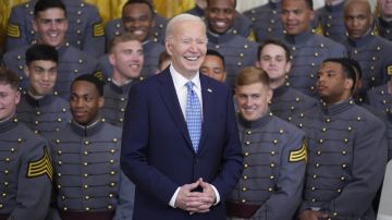 Joe Biden recibió en la Casa Blanca a los Army Black Knights, equipo militar de fútbol americano campeón en 2023