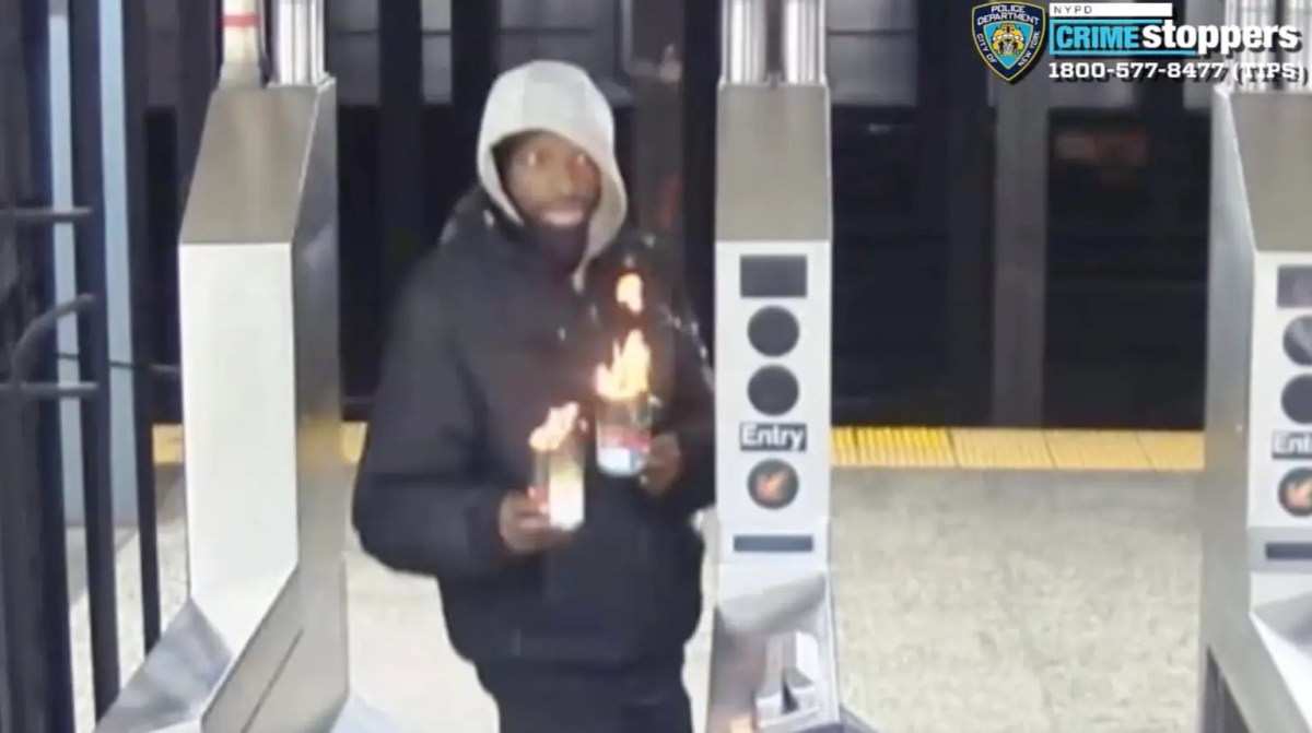 Sujeto que prendió en llamas a pasajero del metro de Manhattan, cometió un crimen similar en febrero, según NYPD