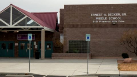 Nicholas Bott era maestro de la escuela secundaria Ernest A. Becker Sr.