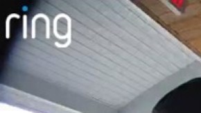 En la cámara del timbre se observa a Mica Miller poco antes de comprar el arma con la que se quitaría la vida.