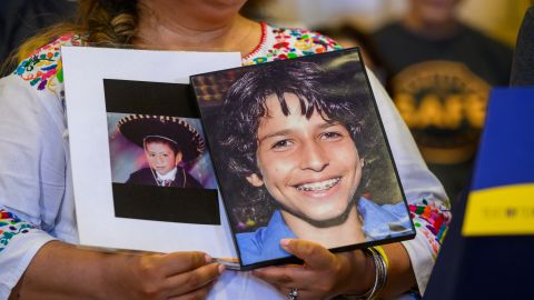 La legislación lleva el nombre de Sammy Cohen Eckstein, un niño de 12 años que murió en 2013 después de ser atropellado. /Susan Watts/Office of Governor Kathy Hochul