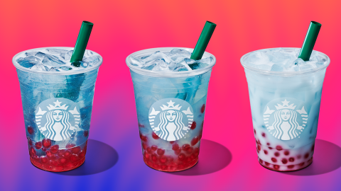 Starbucks trabajó para agregar un toque refrescante de sabor y colora las bebidas de verano.