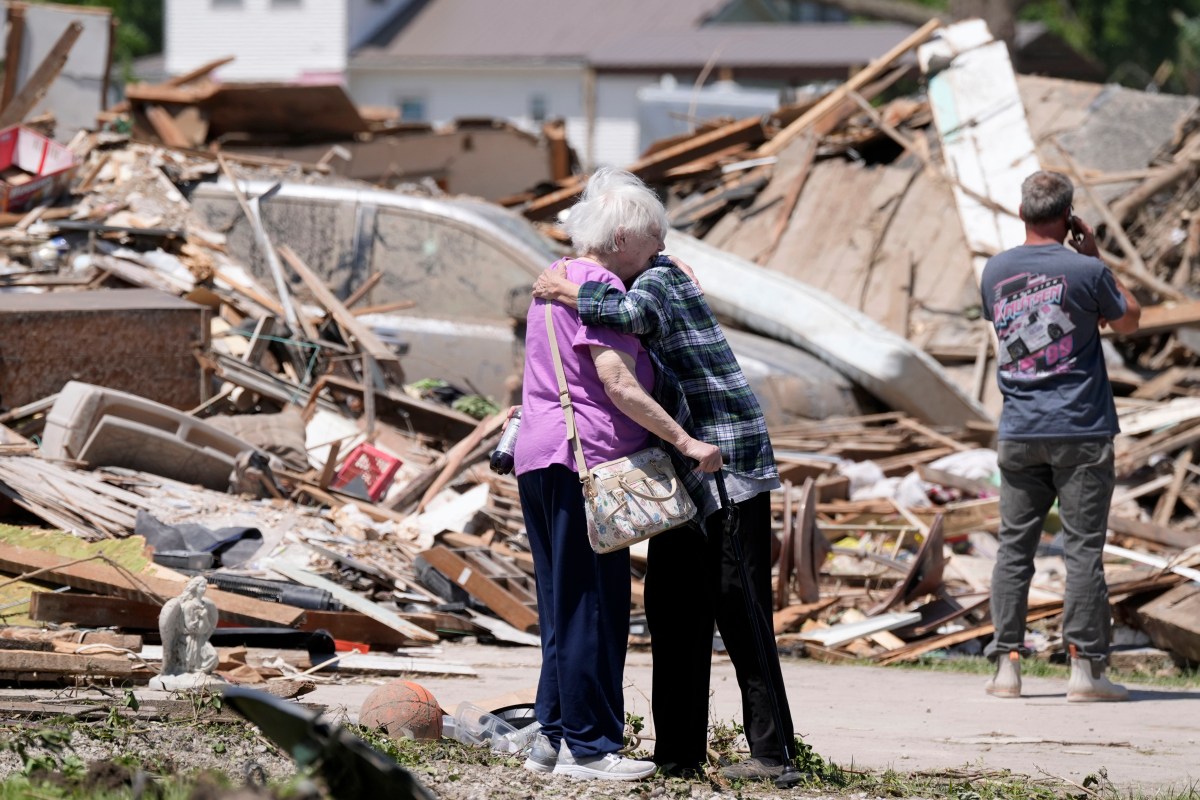 Tormentas y tornados en el centro de Estados Unidos dejan 15 muertos, incluidos 4 niños
