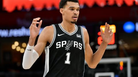Victor Wembanyama corona una temporada histórica al ser elegido Novato del Año en la NBA