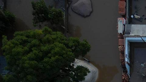 Fotografía aérea que muestra la magnitud de una inundación en Eldorado, región metropolitana de Porto Alegre (Brasil).