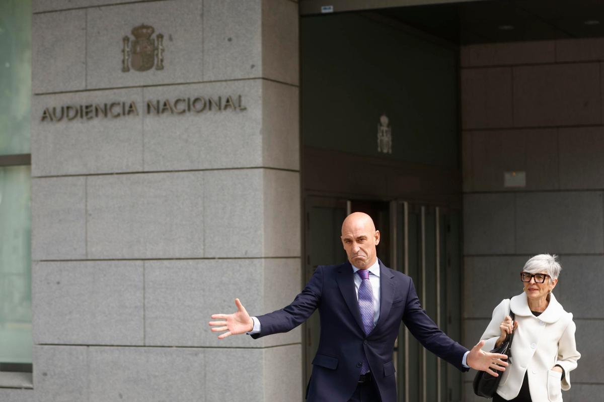 Luis Rubiales volvió a acusar a Jenni Hermoso de cambiar la versión de los hechos sobre el beso