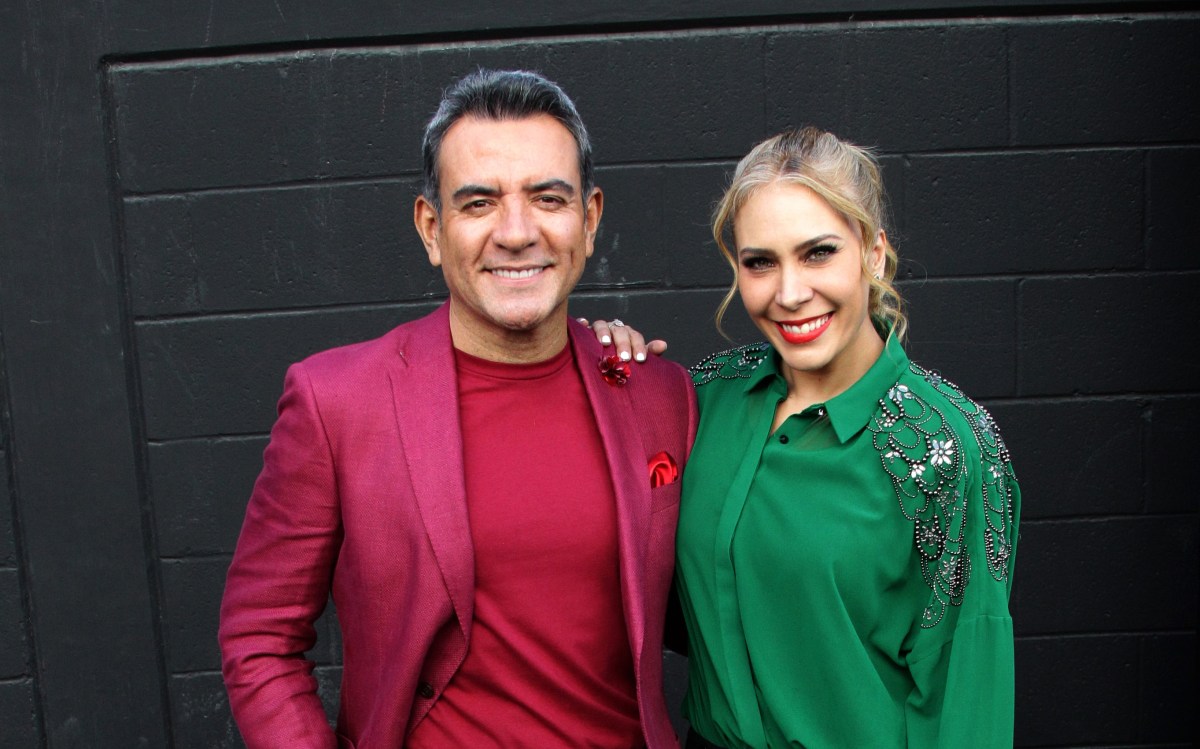 Héctor Sandarti vuelve a la televisión, pero ahora lo hace con Univision y Jimena Gállego se pronuncia