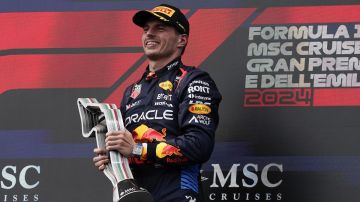 Max Verstappen, piloto de Red Bull, celebra tras ganar el GP de Imola.