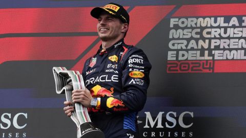 Max Verstappen, piloto de Red Bull, celebra tras ganar el GP de Imola.