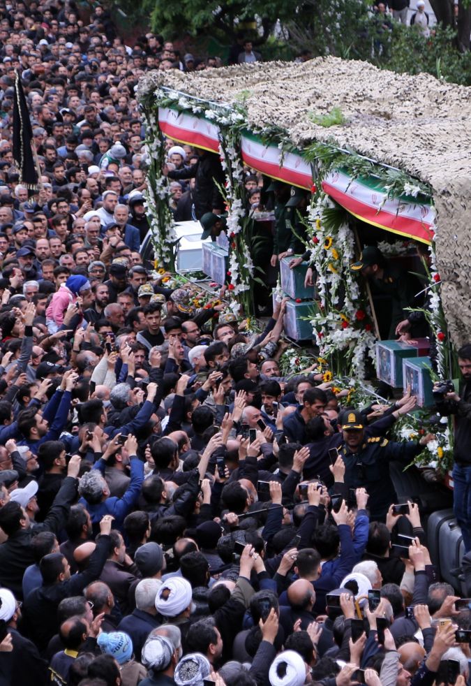 En Fotos Multitud Acudió Al Funeral Del Presidente Iraní Ebrahim Raisí Fallecido En Accidente 0489