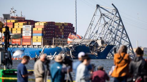 Demuelen una parte del accidentado puente de Baltimore y empiezan a liberar el buque Dalí