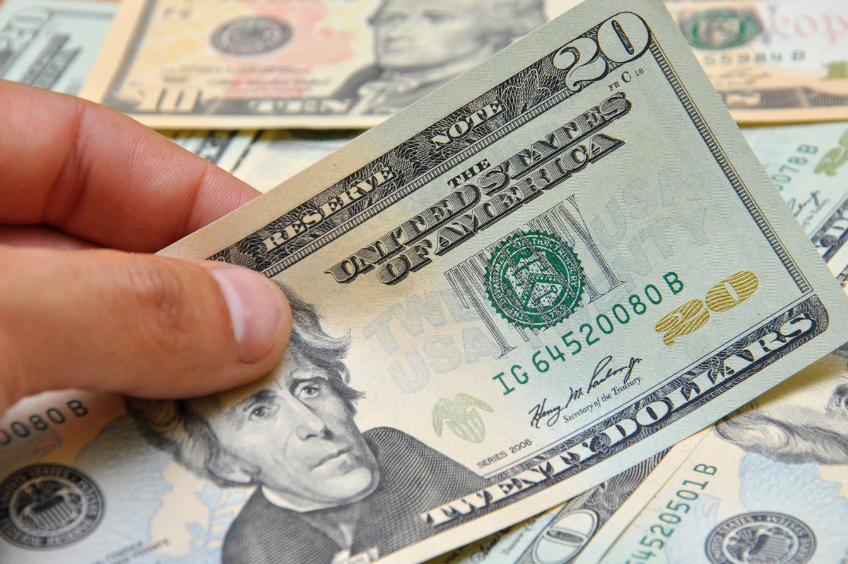 Jugador compra boleto de lotería de $5 dólares y se gana un premio 10,000 veces más grande