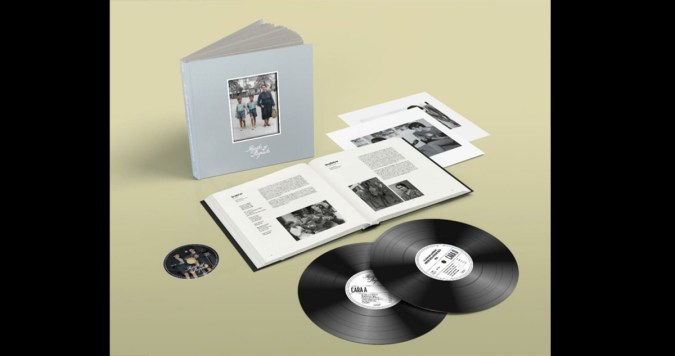 La edición de lujo del disco viene con un libro sobre la carrera de los hermanos Sánchez Gómez.