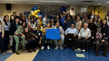 Familiares y amigos celebraron el 103 cumpleaños a don Santiago Ureña en el centro PACE de CenterLight Healthcare. /Cortesía