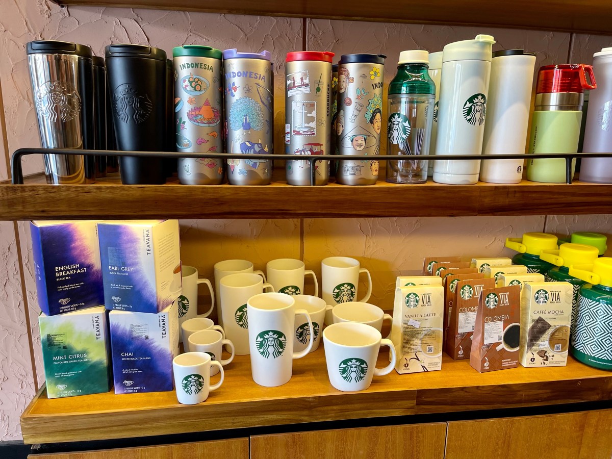 Starbucks lanza nueva colección inspirada en la comunidad LGBTQ+