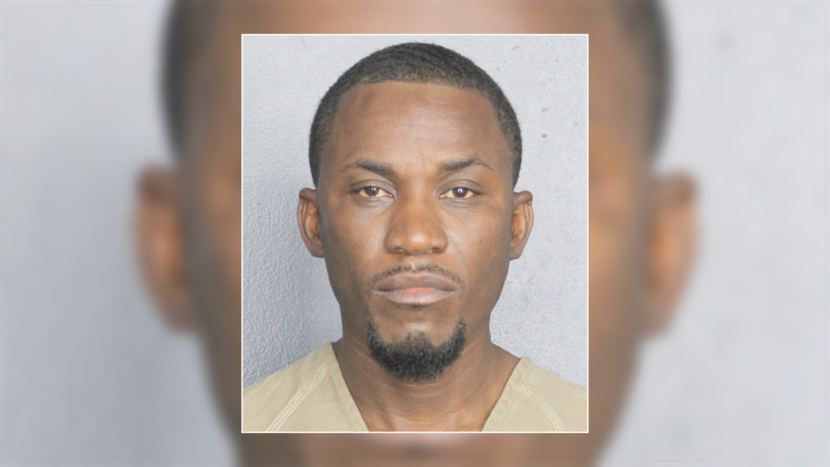 Trabajador de hospital de Florida acusado de agredir sexualmente a una anciana de 70 años