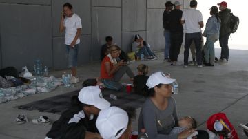 Migrantes dejan de acampar en río Bravo ante las extremas temperaturas y la creciente inseguridad