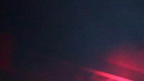 Bad Bunny actuando en un show.