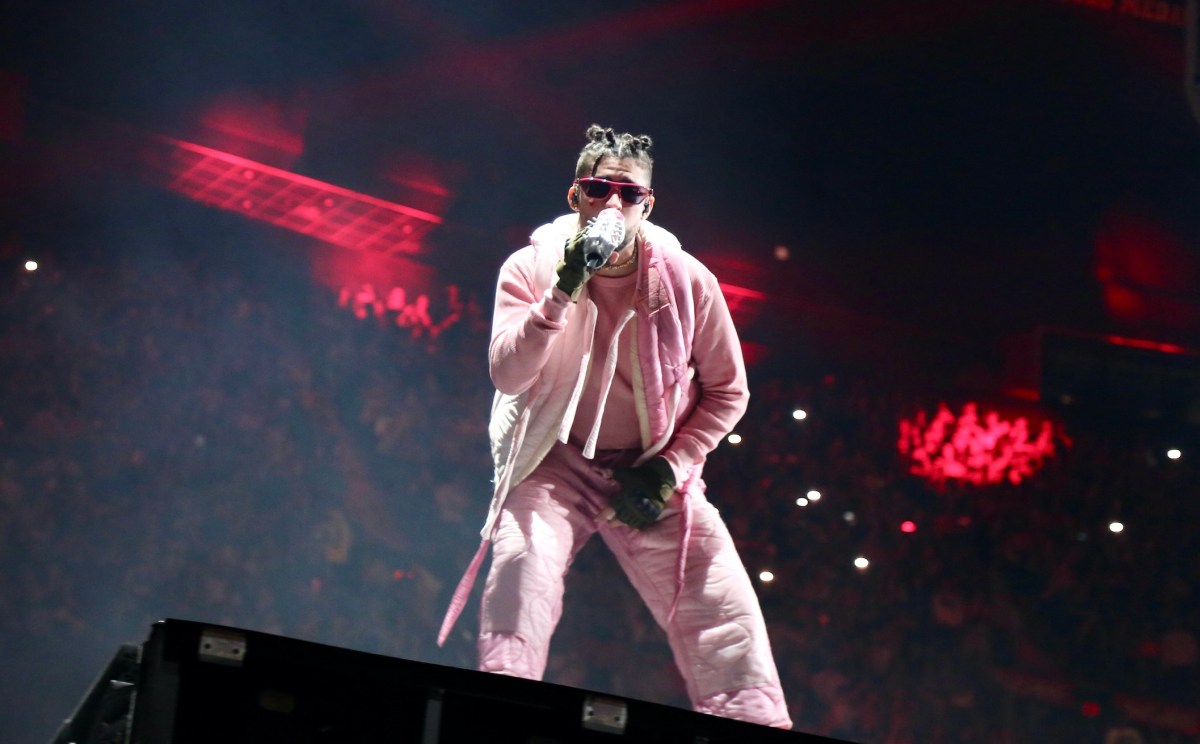 Bad Bunny se convierte en el primer hombre en solitario en aparecer en la portada de Vogue Italia