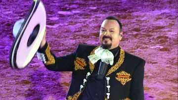 Pepe Aguilar no bromea a la hora de defender a sus hijas.