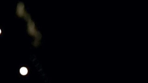 Taylor Swift actuando en un show.