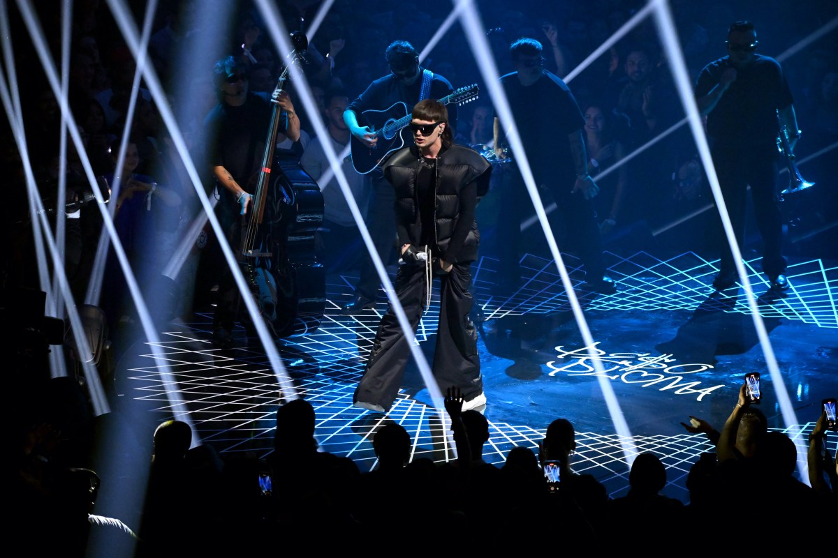 FOTO: Peso Pluma estrena su disco “Éxodo” y revela su nuevo look