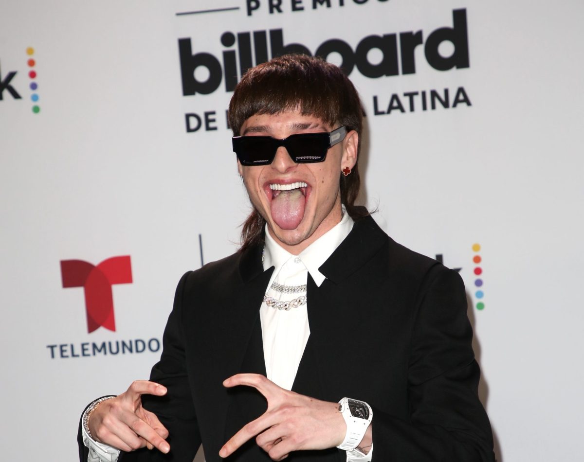 Peso Pluma confirma el radical cambio de look al que se sometió al mostrar el cabello que se cortó