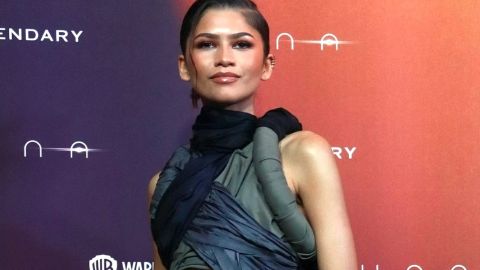 Zendaya posando.