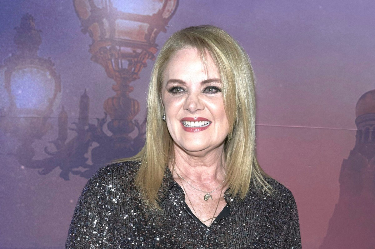 Erika Buenfil respondió si su hijo Nicolás tiene pensado en ponerse el apellido de su padre