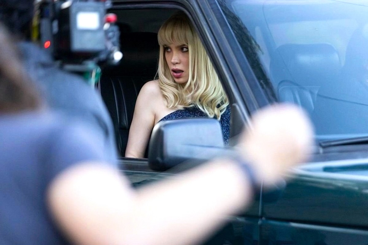 VIDEO: Belinda “escapa” de la cajuela de una camioneta para evitar hablar sobre Christian Nodal y Ángela Aguilar