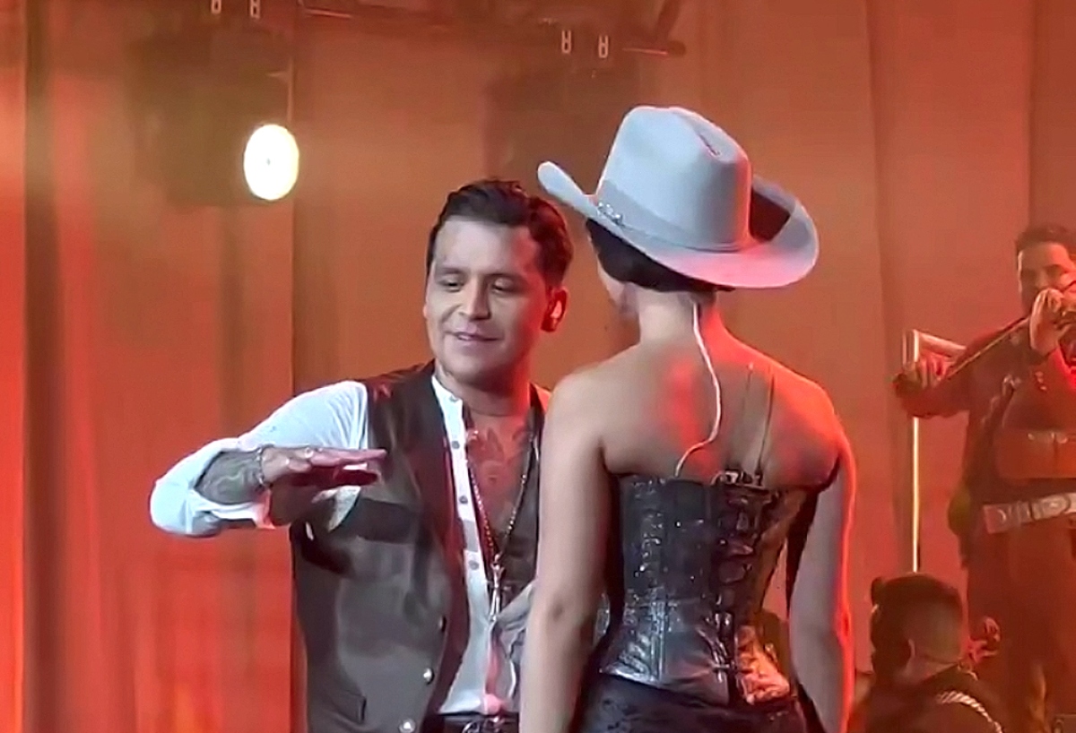 Lili Estefan habló del “tormento” que le generó el beso público entre Christian Nodal y Ángela Aguilar