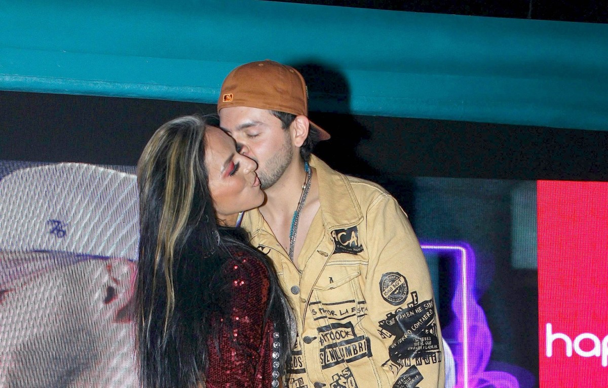 Ivonne Montero dice que hubo “química” tras el “polémico” beso que se dio con el cantante J1