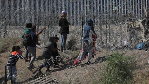 Creador de la política migratoria de Donald Trump asegura que los demócratas esconden una invasión