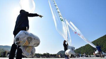Alrededor de 850 globos fueron lanzados de Corea del Norte hacia el Sur con toneladas de basura y desechos.