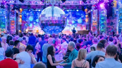 El popular festival veraniego ofrece una agenda llena de eventos durante varios meses.